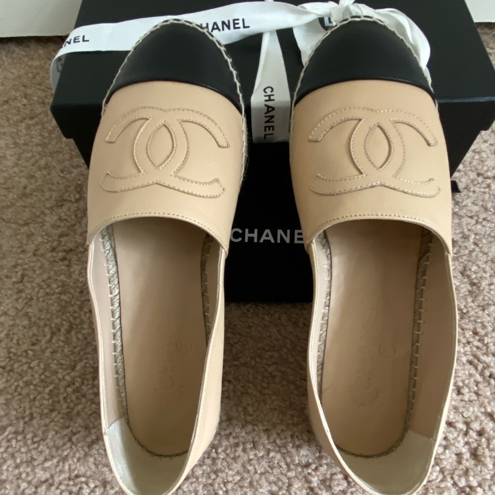 Brand New Authentic CHANEL Espadrille in beige and black! Fresh from the store